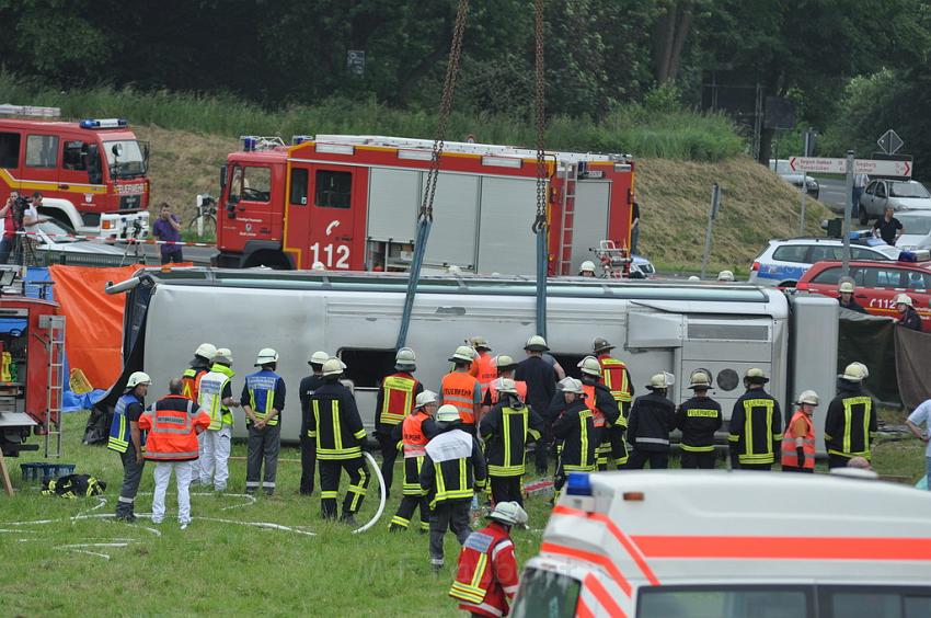 Schwerer Unfall mit Reisebus Lohmar Donrather Dreieck P508.JPG